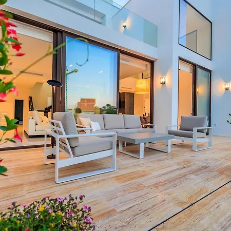 Martin Stone- Colinas Golf Country Villa *